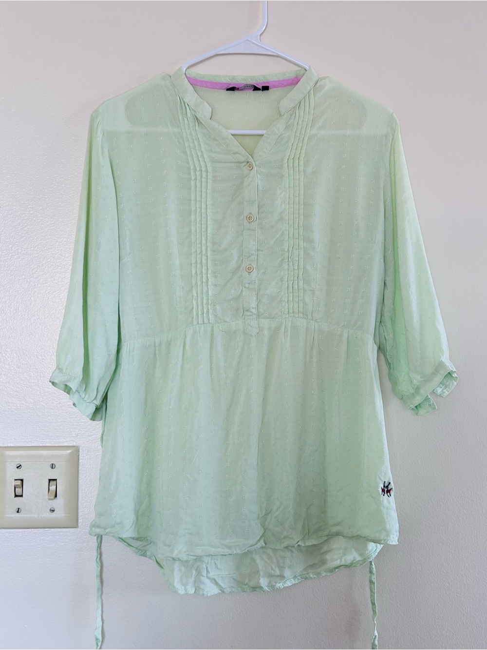 NWOT Small Mint Green Blouse 3/4 Sleeves Tie Back Buttons Pleated Front Textured